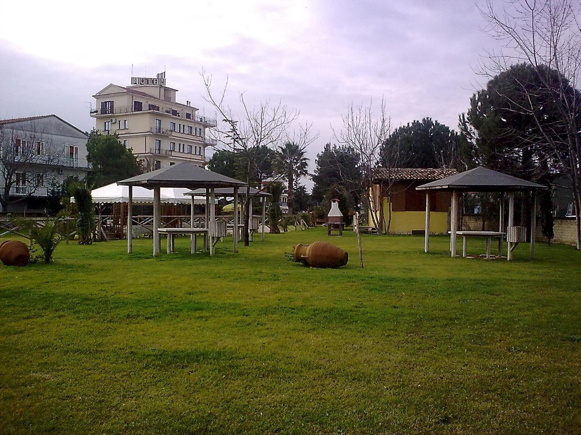 Hotel La Rotonda Cepagatti Kültér fotó