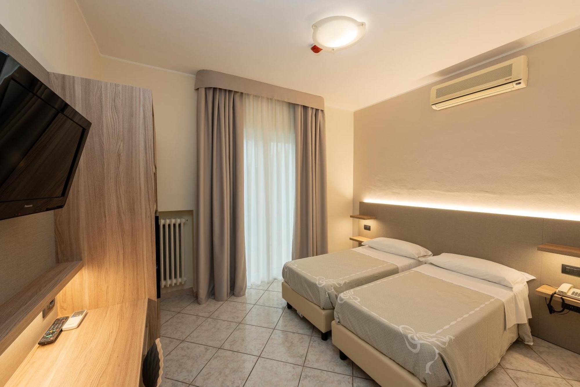 Hotel La Rotonda Cepagatti Kültér fotó