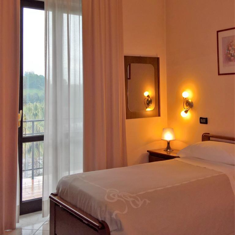Hotel La Rotonda Cepagatti Kültér fotó